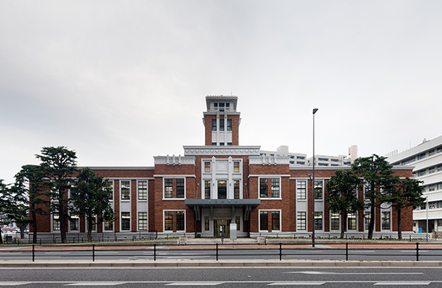 Kitakyusyu City Tobata Library (2014)