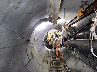 長距離岩盤シールド工事における大量湧水対策