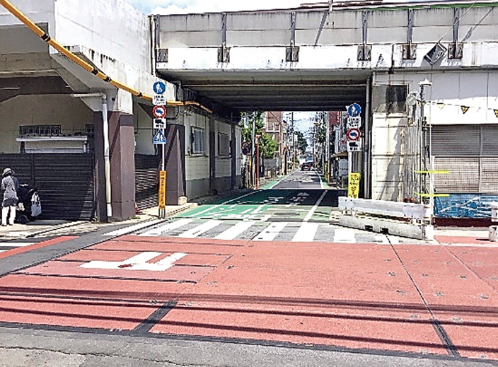 写真-1　八幡山駅東端の交差点部(TNo.2)