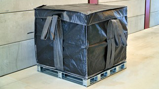写真－５　固型化物を収納した収納容器.jpg